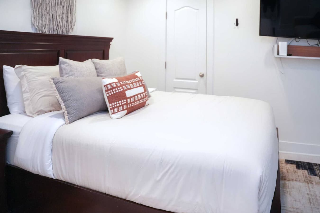 Second bedroom with crisp white bedding